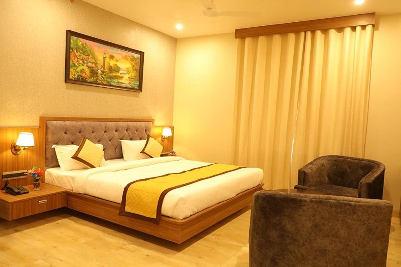 Pine Regency - Aravali'S Peak View Hotel Udaipur Exterior photo
